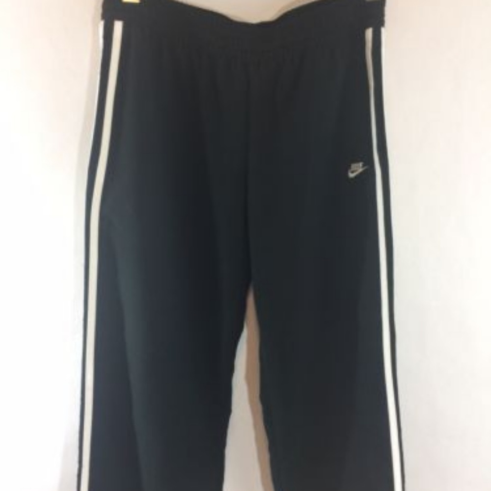 Nike Women's Black Crop Athletic Workout Pants